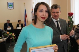 Ольга Тимченко получает награду мэра города